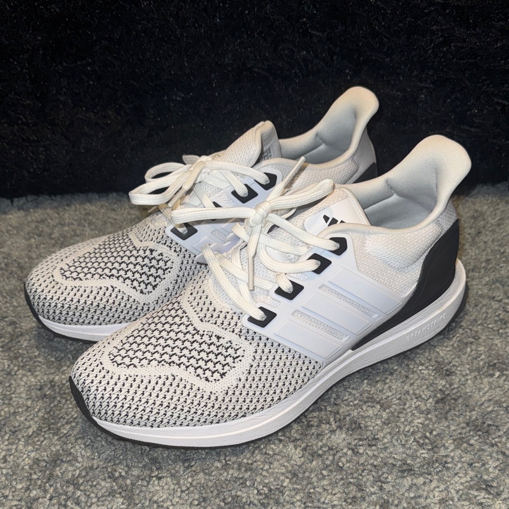 Women’s Adidas Ultradream DNA Running Shoes